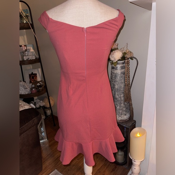 Hello Molly mini ruffled slightly off shoulder dress. NWT. Size 4🩷 - Picture 6 of 10